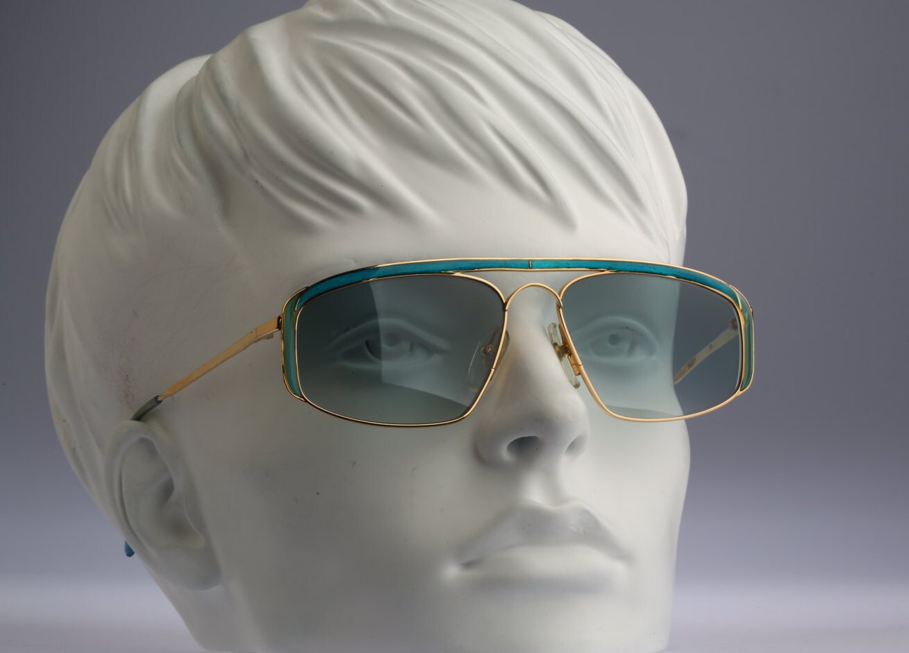 famous aviator sunglasses