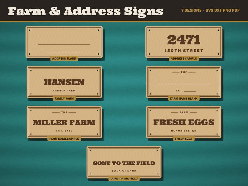Op de afbeelding: Een verzameling van zeven rechthoekige boerderij- en adresbord-sjablonen in een beige kleur met donkerbruine tekst. De ontwerpen bevatten lege adres- en boerderijnaamopties, evenals voorbeelden met de tekst 2471 150th Street, Hansen Family Farm, The Miller Farm Est. 1952, Fresh Eggs Honor System en Gone To The Field Back At Dark.
