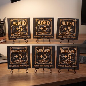 Placa de estadísticas de juegos de rol frikis / Letrero de madera grabado con láser divertido / Decoración de escritorio para gamers / Regalo inspirado en D&D / Sarcasmo para depurar TDAH y autismo