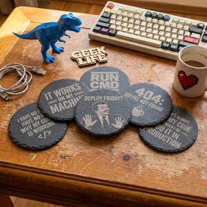 Juego de 6 posavasos con diseño de pizarra para programadores / Posavasos divertidos para programadores / Regalo para geeks desarrolladores / Posavasos con humor informático grabados con láser