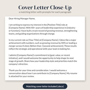 Pu&ograve; includere: Un modello di documento digitale intitolato Cover Letter Close-Up che presenta una lettera corrispondente con suggerimenti per ogni paragrafo. Il testo include segnaposto come Hiring Manager Name, Position Title e Company Name per la personalizzazione.