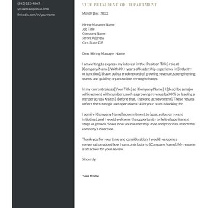 Pu&ograve; includere: Un modello di lettera di presentazione professionale con una barra laterale grigio scuro a sinistra per le informazioni di contatto e una sezione principale bianca per il testo. Include segnaposto per nome, titolo e azienda.