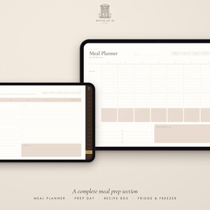 Puede incluir: Dos tabletas digitales que muestran una interfaz de planificador de comidas con un esquema de color beige claro y blanco. Las pantallas presentan cuadr&iacute;culas organizadas y etiquetas de texto como Meal Planner, Prep Day, Recipe Box y Fridge & Freezer.