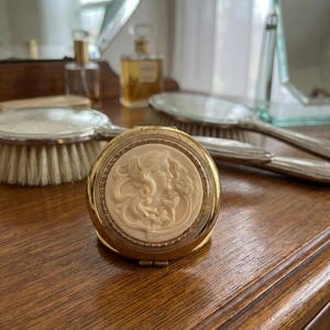 Revlon Love Pat Cameo Vintage Powder Compact Gold Tone
