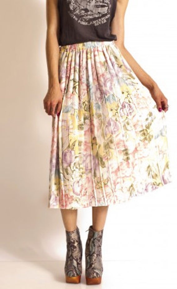 Items similar to Vintage Floral Print Midi Skirt on Etsy