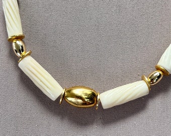 Grain - Cream White pearl necklace with gold plated beads