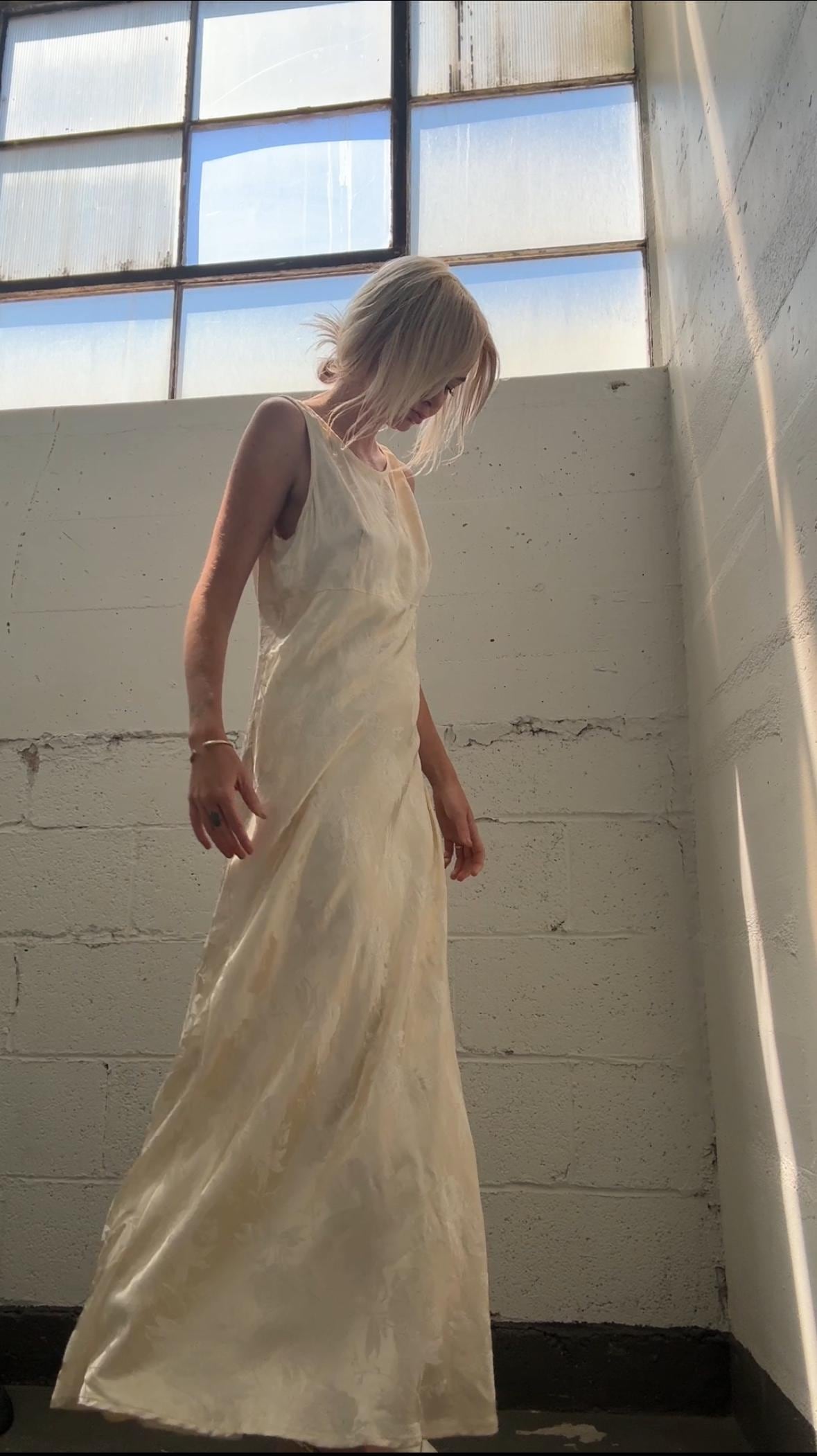 Vintage 1990s Brautkleid creme mit geblümten Blüten