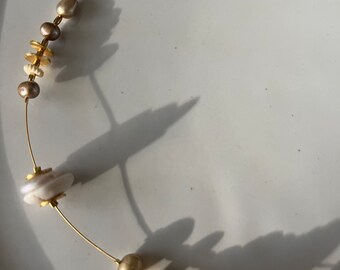 Grain Floating style Puka shell, Pearl and Gold necklace