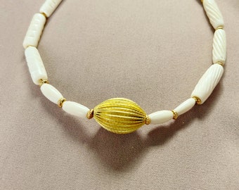 Grain - Cream White necklace with gold plated beads