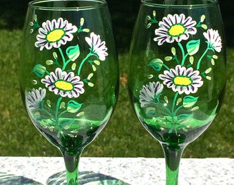 Copas de vino con margaritas pintadas a mano, juego de 2 copas de vidrio verde, adornos para copas, Día de la Madre