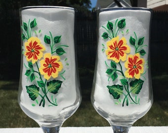 Copas de vino pintadas a mano con motivos florales y adornos de corazón de cristal, juego de 2, Día de la Madre