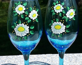 Copas de vino azules pintadas a mano, margaritas blancas, adornos de cristal, juego de 2, Día de la Madre