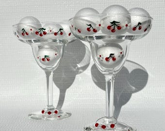 Copas de margarita pintadas a mano, cerezas y flores, adornos para copas de vino, juego de 2, Día de la Madre, Cinco de Mayo