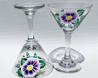 Copas de Martini pintadas a mano, flor morada, dijes de cuentas, juego de 2