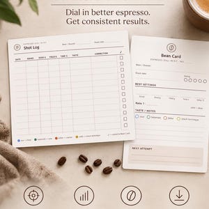 Pode incluir: Um kit de ajuste de espresso com uma folha de registo de extrações e um cartão de grãos com campos para moagem, dose, rendimento, tempo e sabor. O texto diz Espresso Dial-In Kit, Shot Log e Bean Card. Cinco grãos de café estão espalhados.