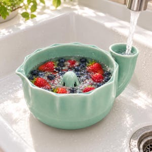 Custom Berry Bowl Ceramic Fruit Washer Strawberry Cherry Blueberry Heart Ocean Flower Colander Handmade Pottery Produce Rinser Kitchen Gift