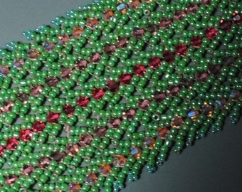 Spring green beadwoven bracelet (#304)