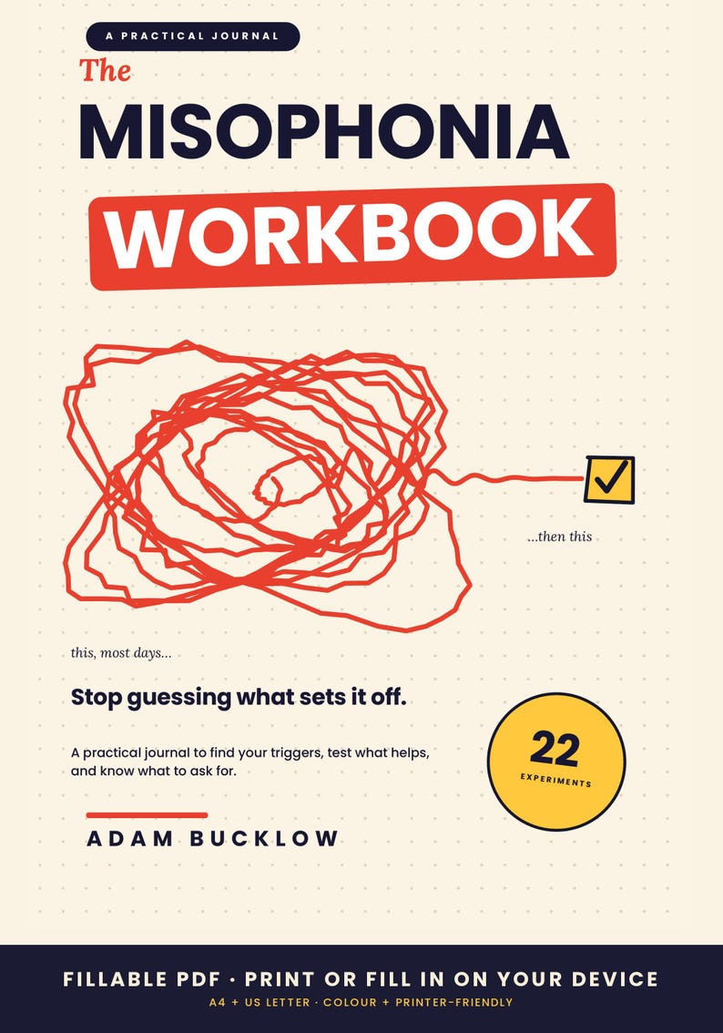 Puede incluir: Un libro de ejercicios titulado The Misophonia Workbook de Adam Bucklow. La portada presenta un garabato rojo, una casilla de verificaci&oacute;n amarilla y un c&iacute;rculo amarillo con el texto 22 EXPERIMENTS. Incluye el texto Stop guessing what sets it off y A practical journal to find your triggers, test what helps, and know what to ask for. La parte inferior indica que es un PDF rellenable.