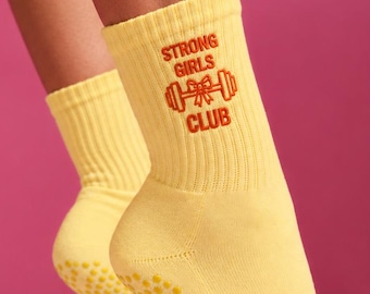 Strong Girls Club Grip Socks, Non Slip Workout Socks, Pilates & Barre Socks, Gym Gift for Women, Cute Fitness Socks, Dumbbell Aesthetic Sock