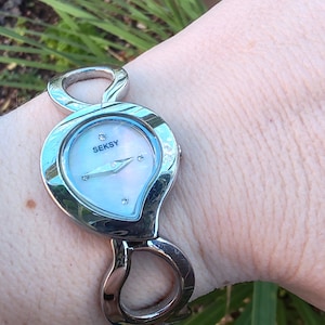 Vintage silver colour Sekonda seksy ladies watch, dainty teardrop face, and metal strap