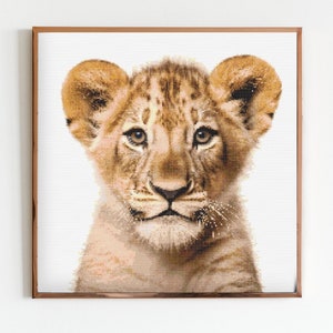 Löwenjunges Kreuzstichmuster Nähen Stickerei DMC Wildtiere Afrika Tier Safari Dschungel Kinderzimmer Kunst Kunstwerk Scandi Minimal König Simba