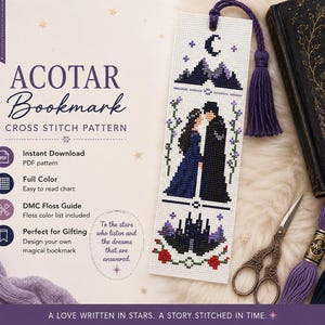 以下が含まれることがあります： ACOTAR Bookmarkというタイトルのクロスステッチ図案。三日月、山、暗い服を着たカップル、城が縦に並んだデザイン。図案にはテキスト、アイコン、上部に紫色のタッセルが含まれています。
