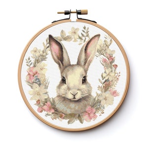 Hase Kreuzstich Stickmuster Nähen Stickmuster Wald Frühling Geschenk Botanische Blumen Blumenkranz Süßer Kaninchen Frühling Ostern Kinderzimmer