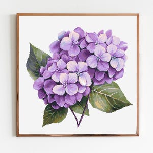 Paarse hortensia botanische kruissteek naaien modern borduurpatroon DMC downloaden bos bloemen beginnende tuinplanten botanicus
