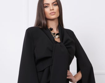 Asymmetrische zwarte blazerjas: avant-garde damesmode