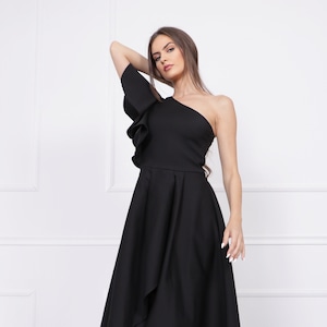 Black One-Shoulder Maxi Dress: Asymmetrical Ruffle Sleeve Prom Gown