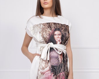 Porträt-Druck-T-Shirt Kleid: Weiß Casual Art Kleidung