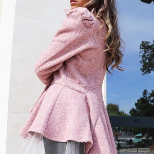 Cappotto rosa, Cappotto di lana, Cappotto Lolita, Abbigliamento invernale, Cappotto aderente e svasato, Cappotto con spalle gonfie, Regalo di moda Con tulle di cristallo rimovibile immagine 3