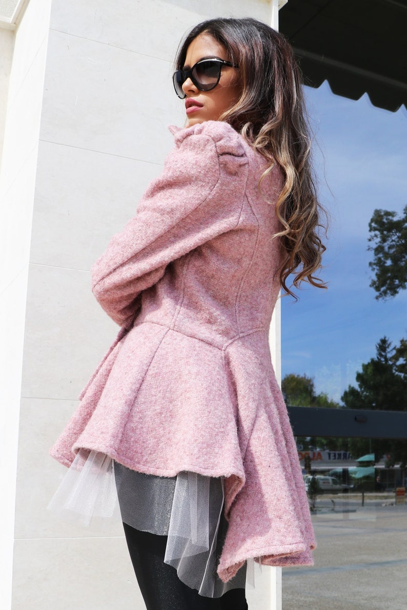 Cappotto rosa, Cappotto di lana, Cappotto Lolita, Abbigliamento invernale, Cappotto aderente e svasato, Cappotto con spalle gonfie, Regalo di moda Con tulle di cristallo rimovibile immagine 3