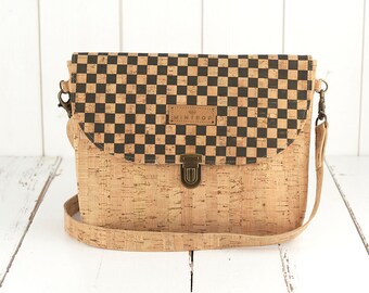 Handbag in natural cork flap cork printed black checkerboard, flexible and soft, ecological and ethical.