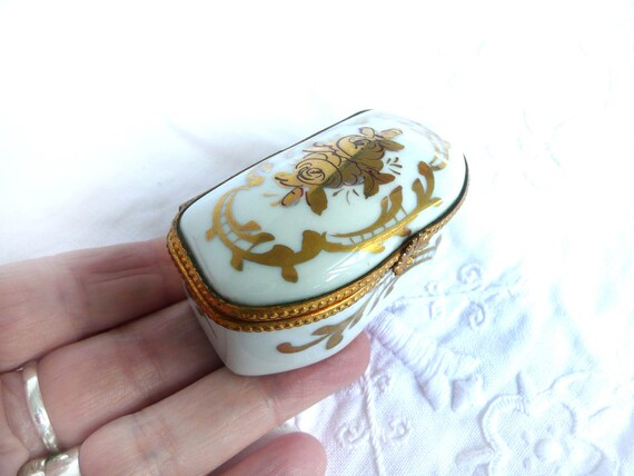 Vintage Limoges porcelain pill box - hand decorat… - image 8