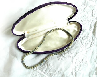 Vintage purple velvet necklace box - mid century velvet jewellery box - purple velvet and white spring loaded necklace box