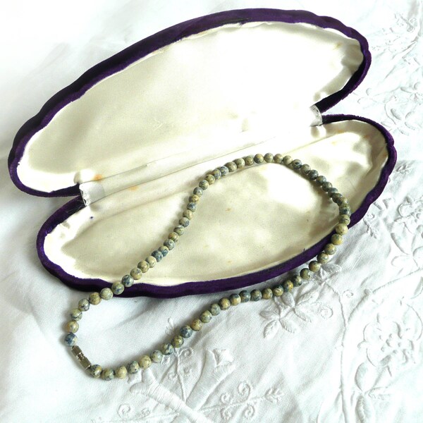 Vintage purple velvet necklace box - mid century velvet jewellery box - purple velvet and white spring loaded necklace box