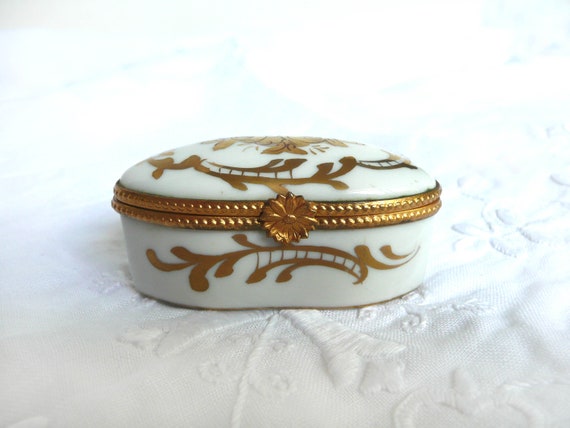 Vintage Limoges porcelain pill box - hand decorat… - image 7