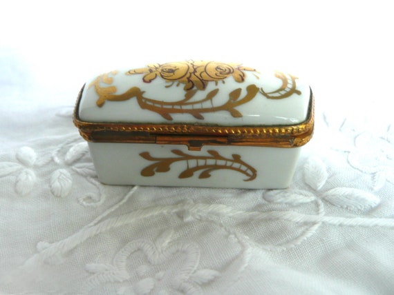 Vintage Limoges porcelain pill box - hand decorat… - image 9