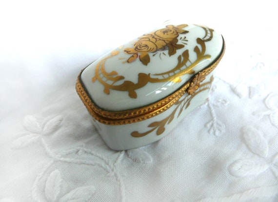 Vintage Limoges porcelain pill box - hand decorat… - image 10