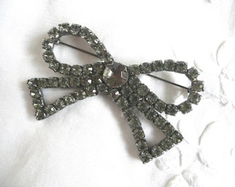 Vintage bow brooch - diamanté bow brooch - white rhinestone bow brooch - statement costume brooch