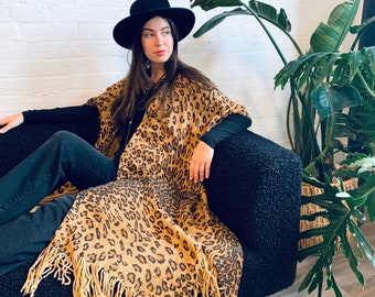 Boho Tan y Negro Animal Print Kimono, Leopard Cover Up, Boho Knit Wrap, Cheetah Fringe Long Duster, Cozy Cover up