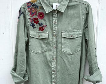 Vintage Vibe, 60’s boho, flower child, green button-up, western denim shirt, embroidered
