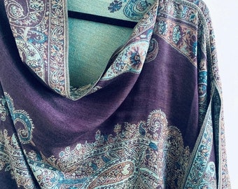 Bohemian Shawl, Two Tone Vibrant Paisley Reversible Poncho, Pashmina Shawl, Cover Up