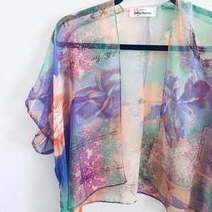 Floral Print Cropped Kimono: Sheer Boho Beach Cover-Up