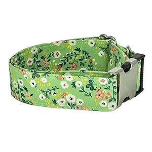 Sweet Pea Floral Dog Collar