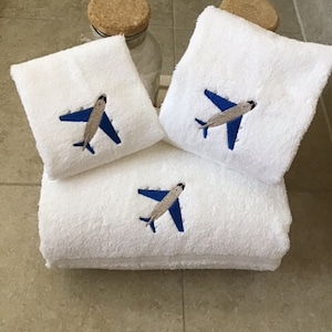 Sky High Comfort : ensemble de serviettes de bain 3 pièces brodées avion personnalisées