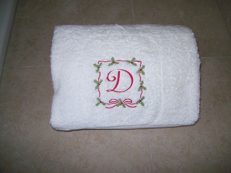 Holly Ribbon Wreath Towel