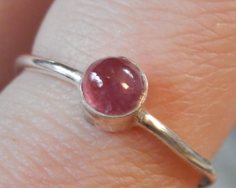 Anillo de plata de ley con turmalina rosa brillante, talla 8