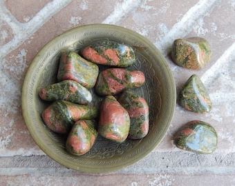 Piedra caída de Unakite